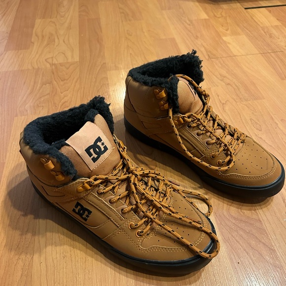DC men’s winter shoes - Picture 3 of 5